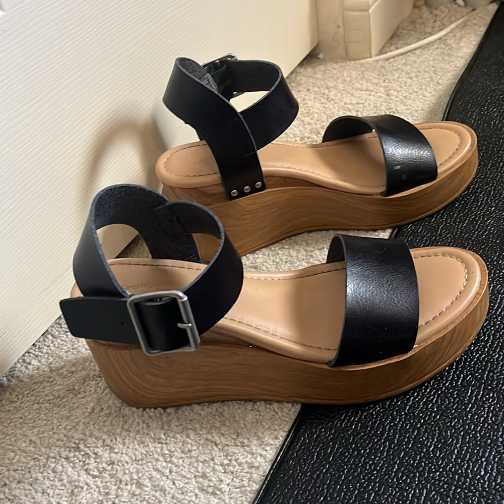 Black platforms